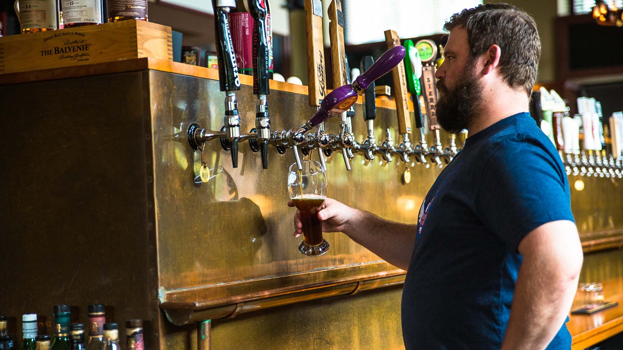 pouring-beer