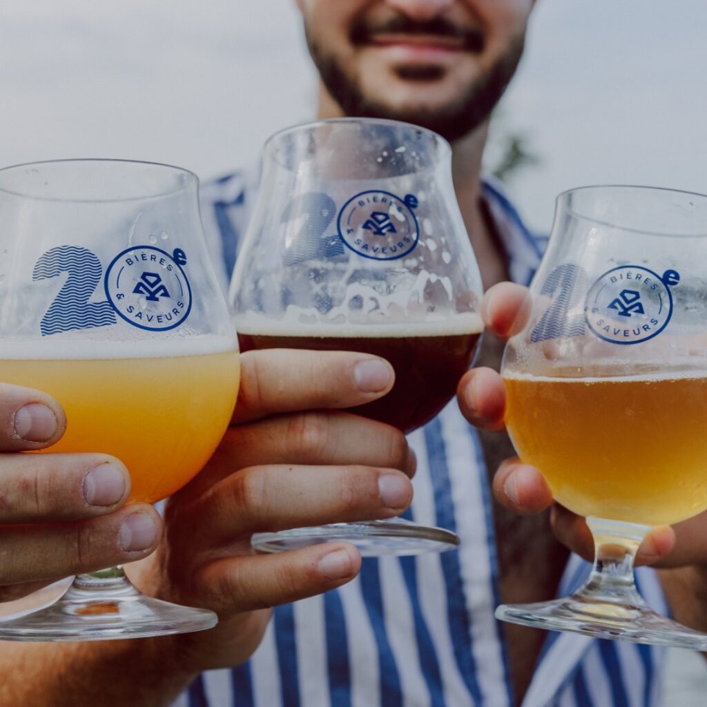 Des verres remplis lors du festival Bières et Saveurs de Chambly